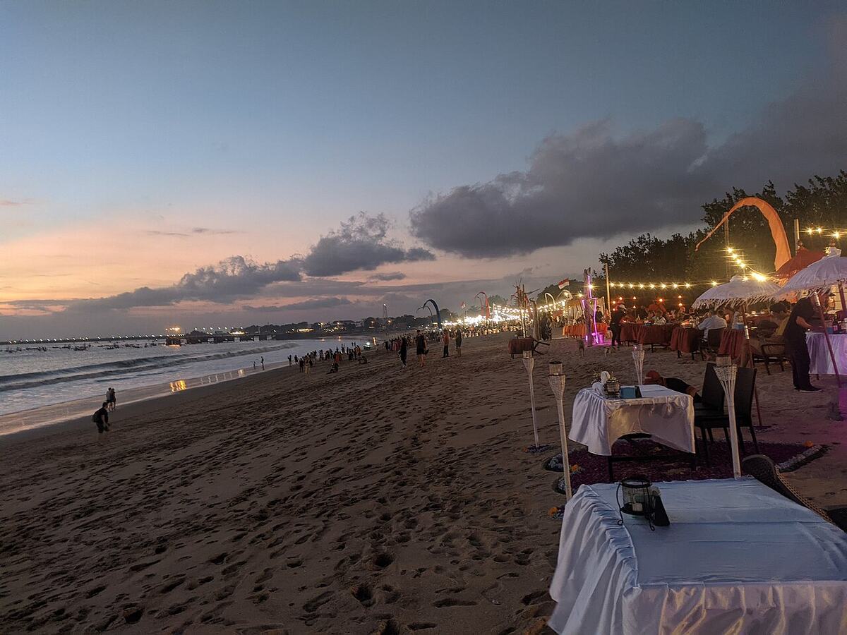 Pantai Jimbaran saat senja
