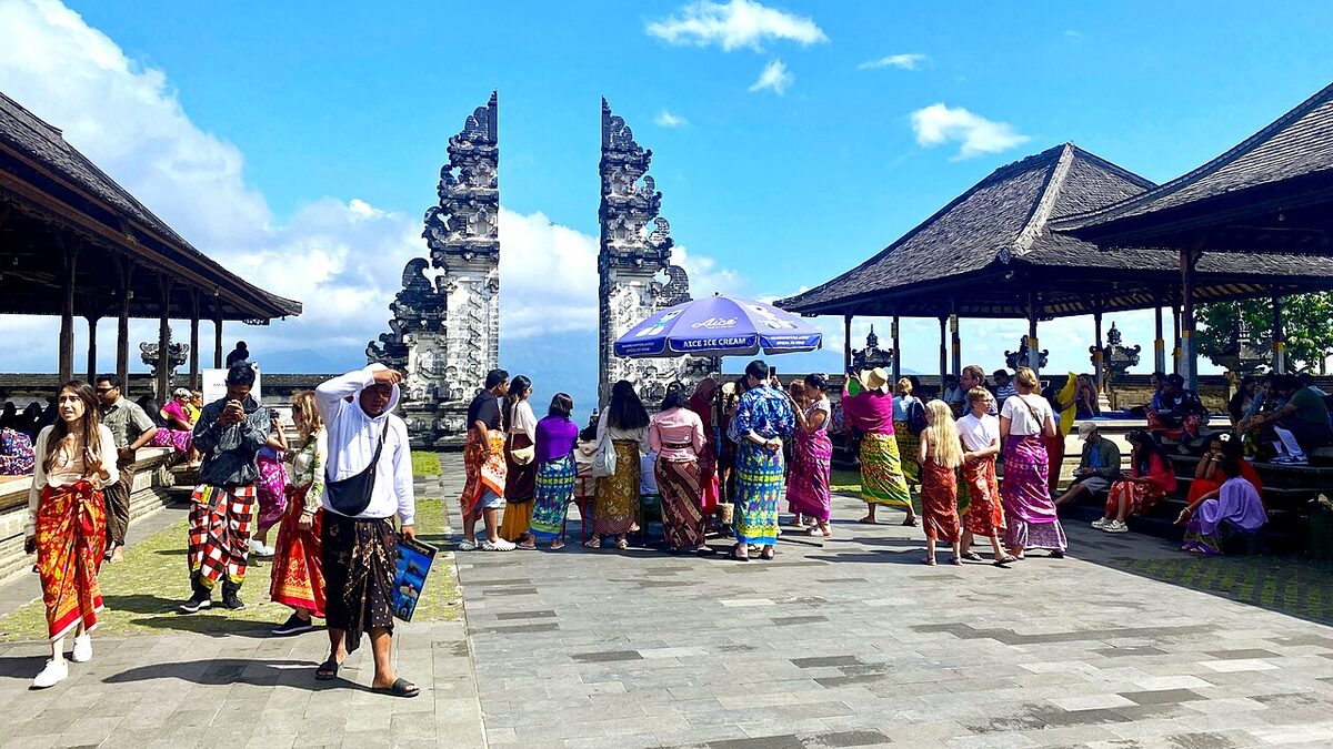 Gerbang candi bentar Pura Lempuyang, Karangasem