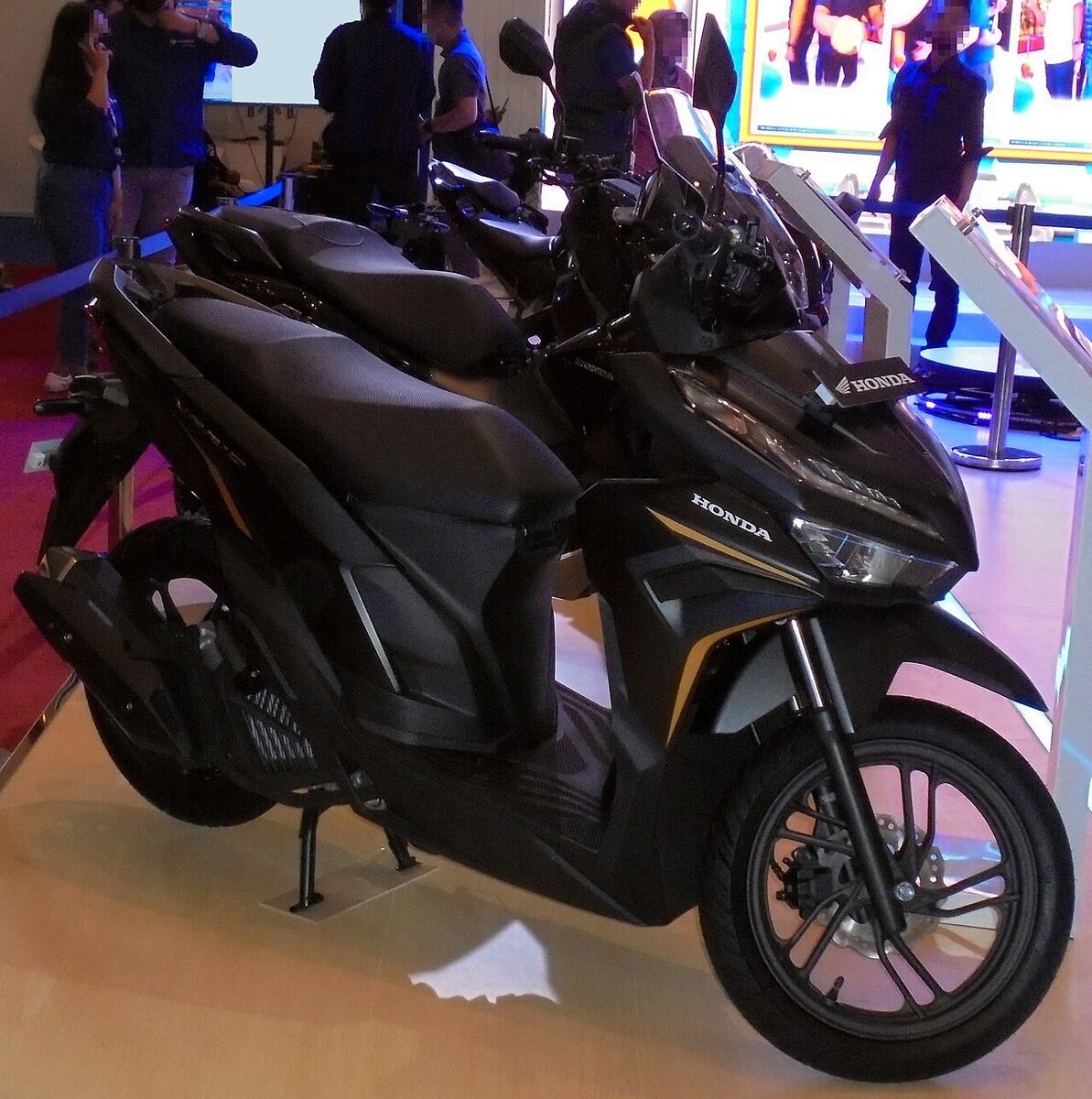 Honda Vario 125 CBS-ISS warna hitam