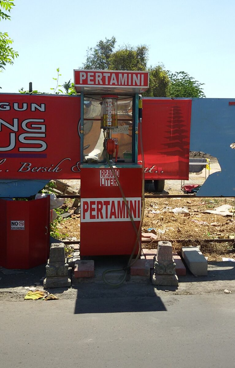 Pom bensin mini (Pertamini) di Benoa, Bali