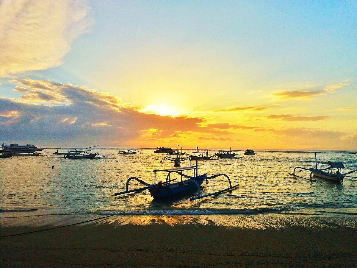 Matahari terbit di Pantai Sanur